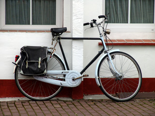 angelehntes fahrrad