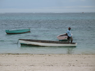 pecheur sur sa barque