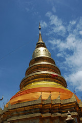 Fototapeta premium thailand, lamphun: haripoonchai temple