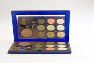 brush and eye shadow on a white background