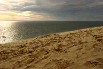 tramonto sulla spiaggia