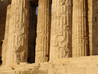 détail sur les colonnes du parthénon