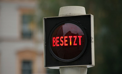 besetzt