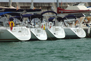 popas de veleros amarrados