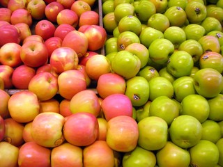 red and green apples