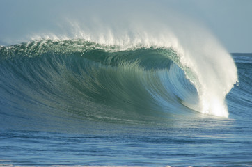 hollow breaking wave