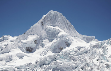 schöner berg alpamayo