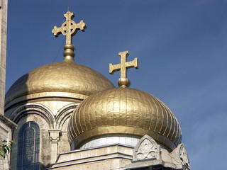 Fototapeta na wymiar ortodoksyjni złote kopuły