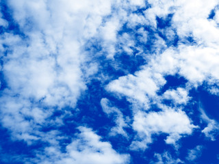 Obraz premium cloudy blue sky