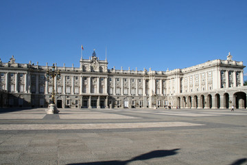 Fototapeta na wymiar royal palace in madrid.