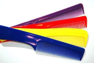 colourful plastic combs1