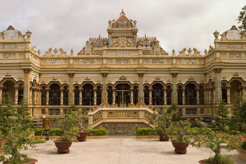 buddhist temple at my pho