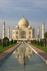 taj mahal in evening sun