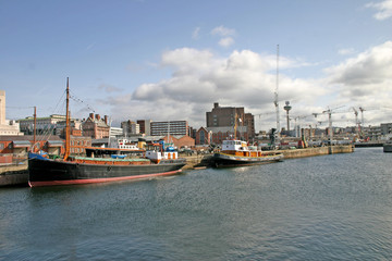 Fototapeta na wymiar liverpool ships in dock