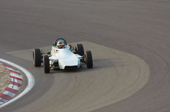 racing on circuit