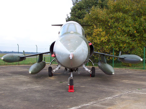 f104