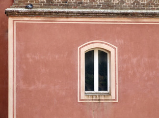 Fototapeta na wymiar single window on a red wall
