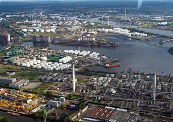 Abwaschbare Fototapete Luftbild luftaufnahme tanklager hamburg hafen