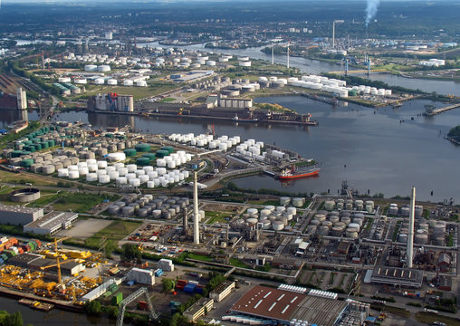 luftaufnahme tanklager hamburg hafen