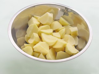 peelled potatoes befor cooking