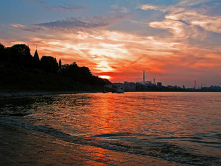 sonnenuntergang in wesseling am rhein
