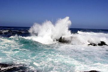 big sur crashing waves