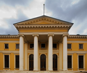 classical porticos with columns.