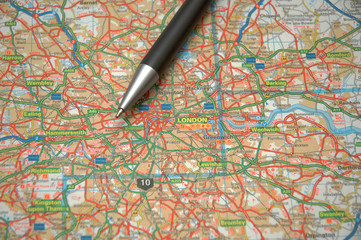 Fototapeta na wymiar pióro i mapa centrum Londynu