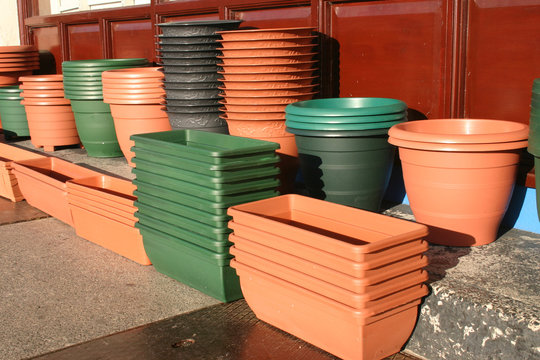 plastic flower pots and holders
