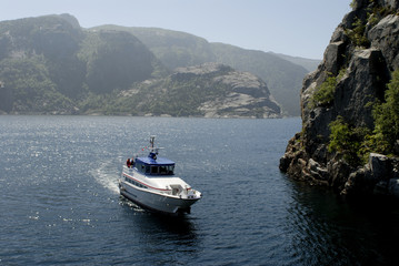 Fototapeta na wymiar boat in fjord