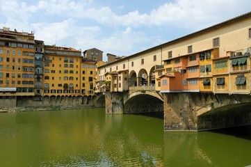 Fototapeta na wymiar stary most w Florence en Italie