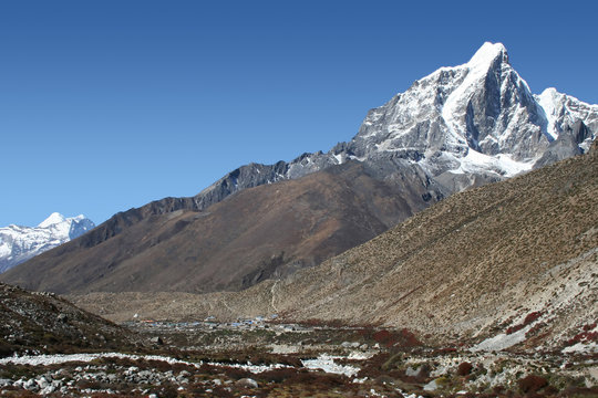 dingboche and taboche peak