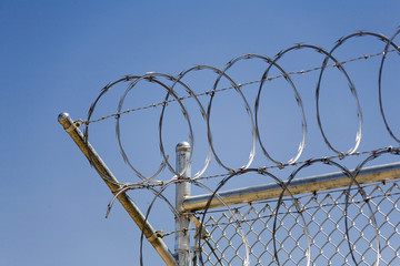 razor wire security fence_01