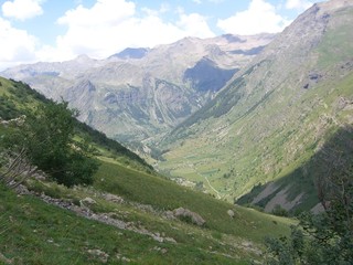 Fototapeta na wymiar paysage de montagne : la vallée de prapic