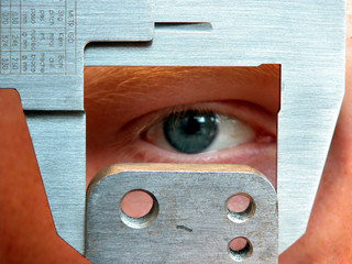 auge mit schiebelehre