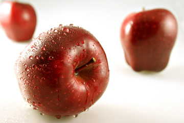 three apples with shallow depth of field - obrazy, fototapety, plakaty