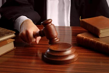 judge hand with gavel © nicolasjoseschirado