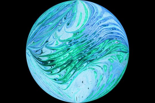 blaumarmorierter ball