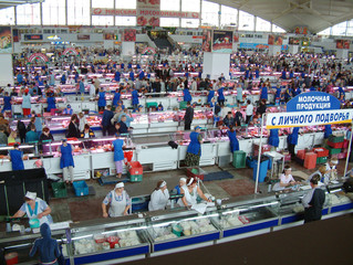 fleisch- und fischmarkt in weißrussland - obrazy, fototapety, plakaty