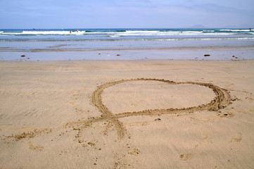 Fototapeta na wymiar Serce na plaży