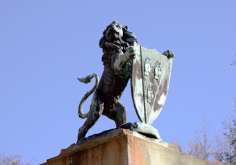 lion statue