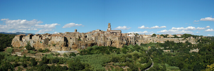 Fototapeta na wymiar panoramique Pitigliano magnifique