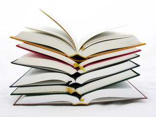 pile de livres ouverts