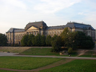 gro&szlig;es historisches geb&auml;ude
