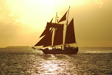 Fototapeta na wymiar sunset cruise
