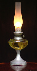 lampe à pétrole en étain