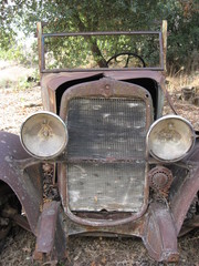 Fototapeta na wymiar old rusted truck