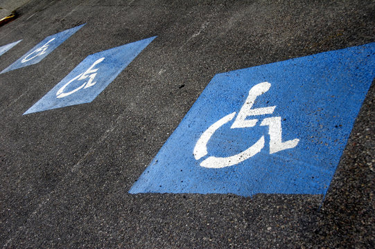 zeichen: parken nur für behinderte