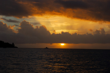 Fototapeta na wymiar tropical sunset