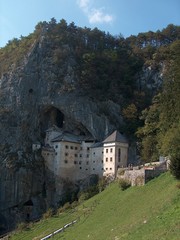 Fototapeta premium burg vor dem felsen